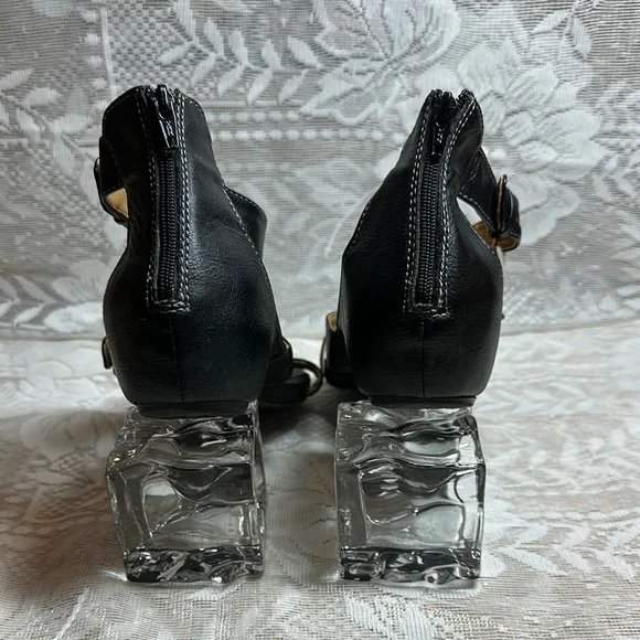 Elegant Black Strappy High-Heeled Sandals - Picture 3 of 6